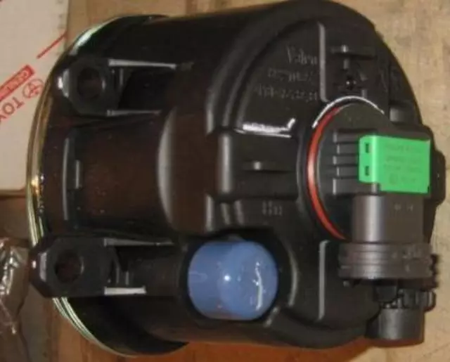 Fog Lamp Assembly - Toyota (81220-0D042)