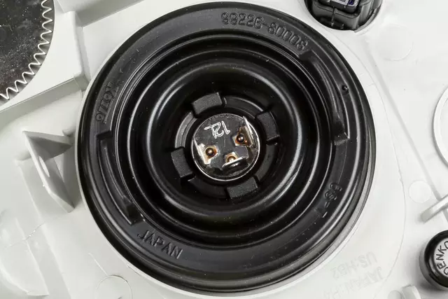 98241334 - : F Headlamp for GM Image