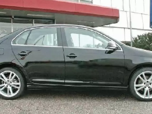 1KM071685U9AX - Exterior: Side Skirts, Kit Complete, 2 Pieces (Primed) for Volkswagen: Jetta Image