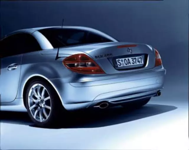 66883300 - Exterior: Rear Skirt Primed for Mercedes-Benz Image