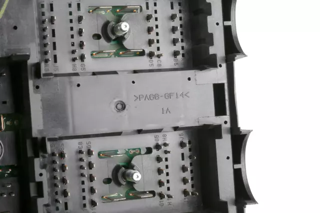 Engine Wiring Harness Junction Block - GM (84080469)