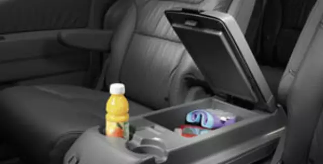 Plusone 2nd Row Center Seat Console - Honda (08U32-SHJ-121)