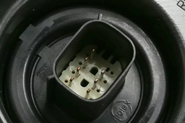 Driver Side Headlamp Assembly - GM (23490005)