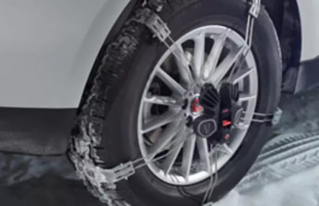 T4A11438 - Wheels: Snow Traction System for Jaguar: E-Pace, F-Pace Image
