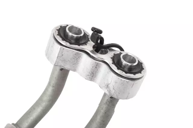 15194579 - Cooling System: Hose for Chevrolet: Blazer, S10 | GMC: Jimmy, Sonoma | Oldsmobile: Bravada Image