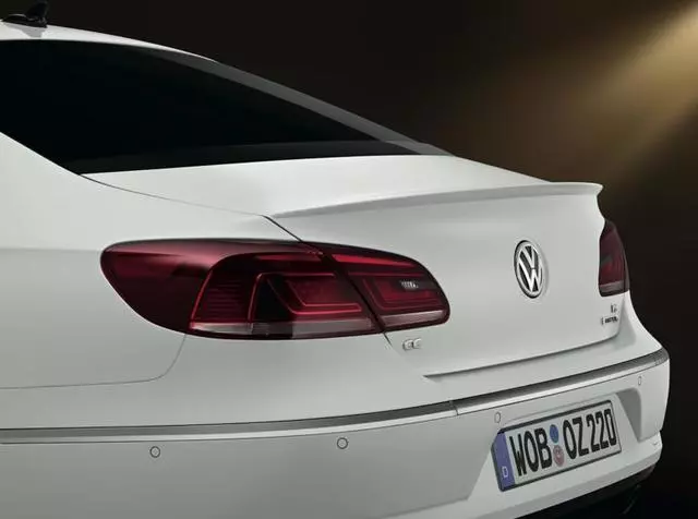 Rear Lip Spoiler - Primer - Volkswagen (3C8-071-640-GRU)