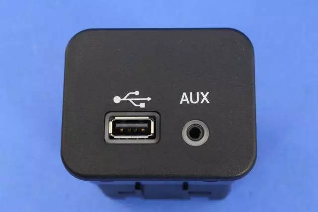 Hub Reflector - Mopar (68166001AC)