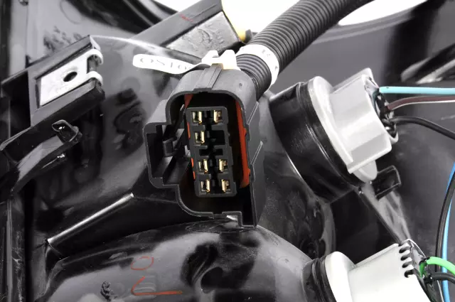 15832092 - Electrical: Combo Lamp Assembly for Chevrolet: Suburban 1500, Suburban 2500, Tahoe | GMC: Yukon, Yukon XL 1500, Yukon XL 2500 Image