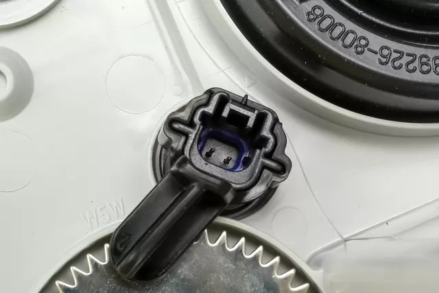 98241334 - : F Headlamp for GM Image