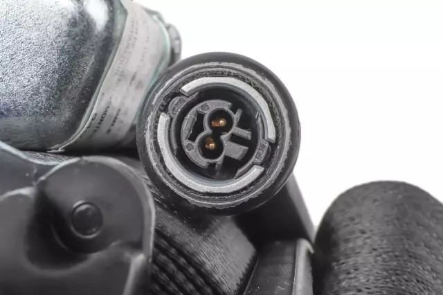 Black Passenger Seat Belt with Pre-Tensioner - GM (19370129)