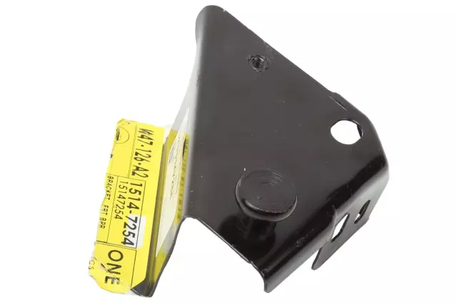 Passenger Side Front Bumper Fascia Bracket - GM (15147254)