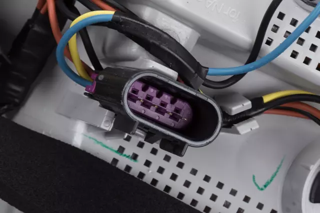 Passenger Side Tail Lamp - GM (22908910)