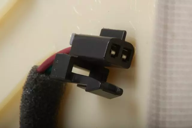 Shale Driver Side Windshield Garnish Molding - GM (84070022)