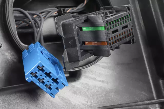 Passenger Side Headlamp Capsule - GM (39217216)