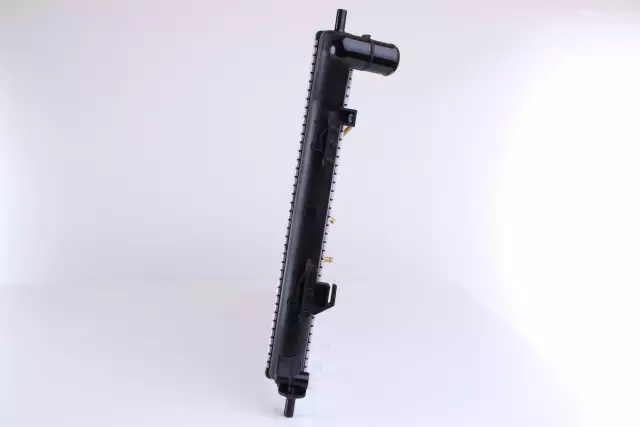 675014 - : Radiator w/Integrated Transmission Oil Cooler - Replaces HYUNDAI 253103X101, 253103X100, 253103X101 for NISSENS Image