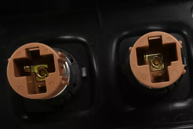 Mineral Caster Front Floor Console Trim Plate - GM (84092092)