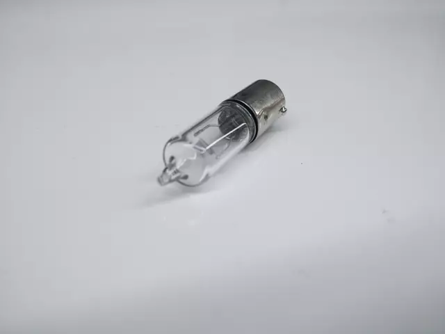 N10445602 - : Bulb for Audi: A3, A3 Quattro, A3 Sportback e-tron, A4 Quattro, A5, A5 Quattro, A6, A6 Quattro, allroad, Q7, R8, RS3, S3, S5, S6, TT, TT Quattro, TT RS Quattro, TTS Quattro Image