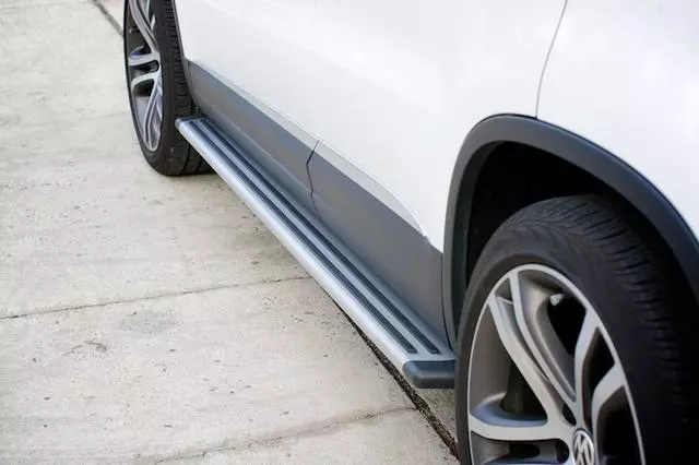 Side Steps - Brushed Aluminum Finish - Volkswagen (5N0-071-691-6M7)