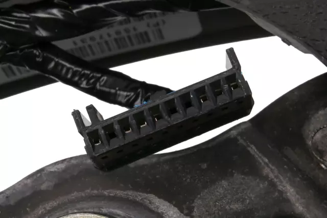 15917931 - : Ebony Steering Wheel for Cadillac: Escalade ESV, Escalade EXT | Chevrolet: Avalanche, Silverado 1500, Silverado 2500 HD, Silverado 3500 HD, Suburban 1500, Suburban 2500, Tahoe | GMC: Sierra 1500, Sierra 2500 HD, Sierra 3500 HD, Yukon XL 1500, Yukon XL 2500 Image