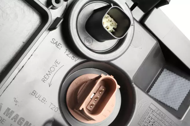 Driver Side Headlamp - GM (84736975)