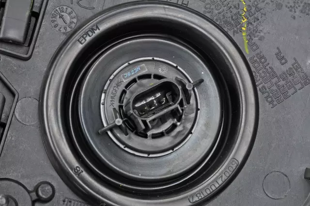 15827441 - Electrical: Headlamp Assembly for Chevrolet: HHR Image