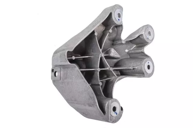 Passenger Side Engine Mount Bracket - GM (23136567)