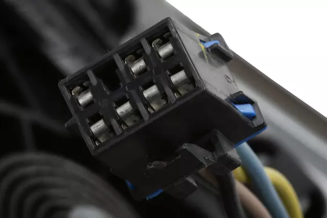 Driver Side Front Door Locking System Module - GM (89045639)