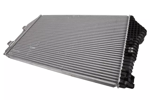 84747171 - : Charge Air Cooler for Chevrolet: Silverado 2500 HD, Silverado 3500 HD | GMC: Sierra 2500 HD, Sierra 3500 HD Image