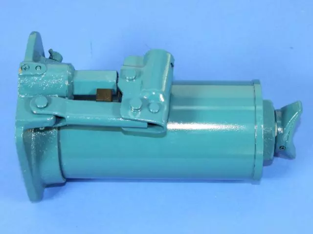 5104587AA - Wheels, Covers and Jacks: Jack for Dodge: Sprinter 2500, Sprinter 3500 Image