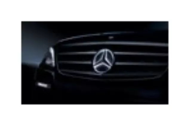 Q6880126 - Exterior: Illuminated Star for Mercedes-Benz Image