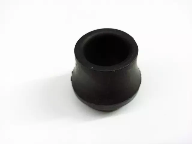 28103500 - : Engine Crankcase Vent Valve Seal for Volkswagen: Beetle, Cabrio, Cabriolet, Corrado, EuroVan, Golf, Jetta, Passat Image