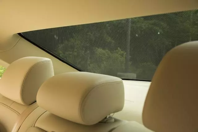 Magnetic Pop-In Sunshade - Passat - Black - Volkswagen (561-064-365)