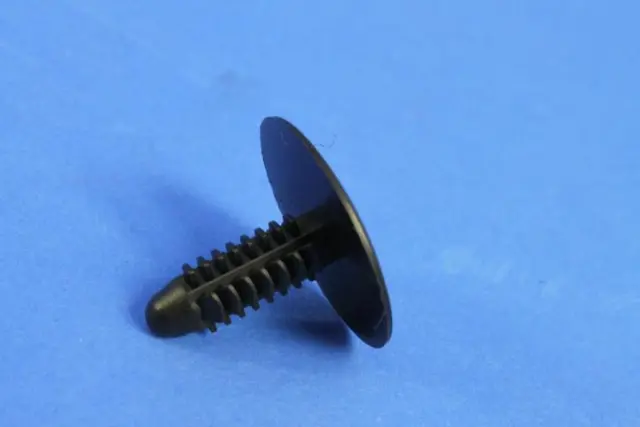 6501067 - Body: Rocker Panel Clip for Chrysler: Concorde, Grand Voyager, LeBaron, TC Maserati, Town &amp; Country, Voyager | Dodge: Caravan, Daytona, Grand Caravan, Neon, Shadow | SRT: Viper Image