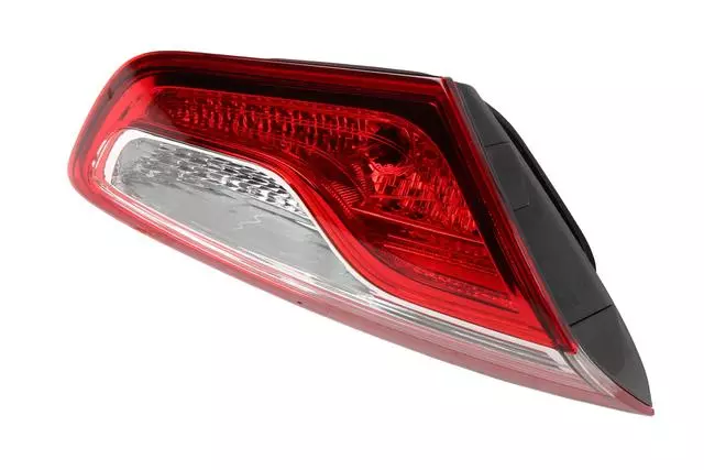 Rear Driver Side Combination Lamp - GM (39121493)