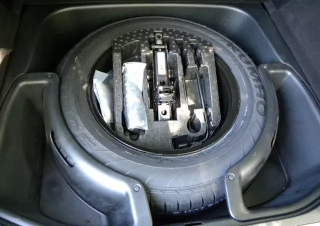 Spare Tire Kit - Mopar (82214063AD)