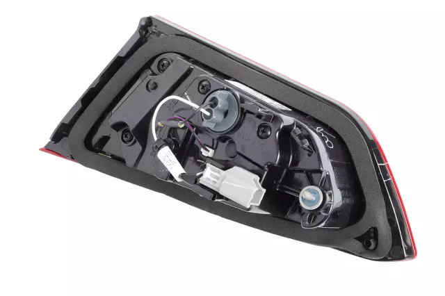 Rear Driver Side Combination Lamp - GM (84595946)