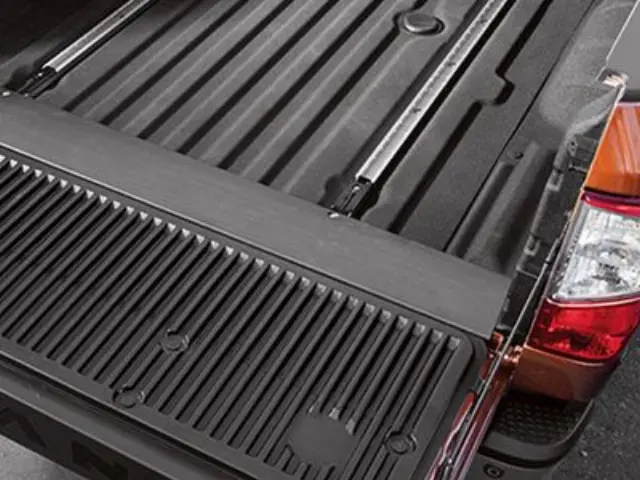 999T7W4900 - Bed Products: Tailgate Guard for Nissan: TITAN, TITAN XD Image