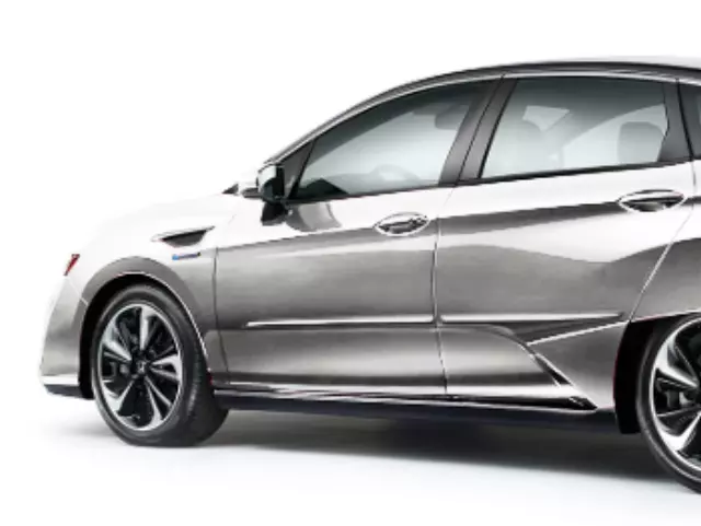 8P05TRT140 - Body: Body Side Moldings - Solar Silver Metallic for Honda: Clarity Image
