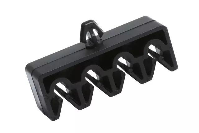 Front Brake Pipe Clip - GM (25816457)