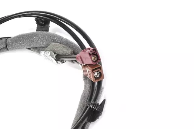 84132960 - : Mobile Telephone and GPS Navigation Antenna Cable for GM Image