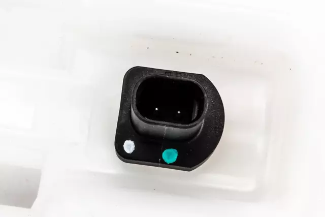 23145695 - : Brake Master Cylinder Reservoir for Cadillac: Escalade, Escalade ESV | Chevrolet: Silverado 1500, Silverado 1500 LD, Suburban, Tahoe | GMC: Sierra 1500, Sierra 1500 Limited, Yukon, Yukon XL Image