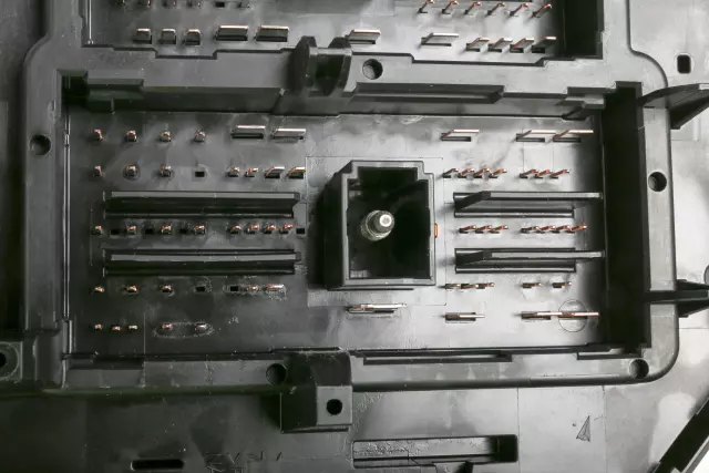 Accessory Wiring Junction Block - GM (22933344)