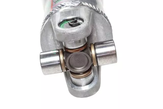 84202529 - Universals &amp; Rear Axle: Drive Shaft for GM Image