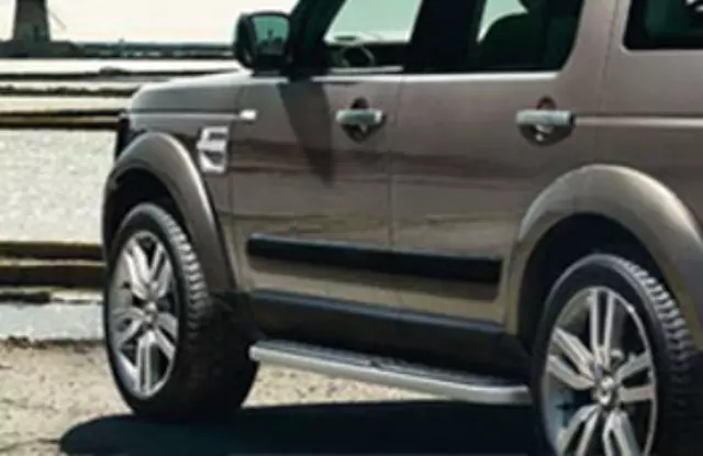 VPLAP0289 - Exterior: Body Side Moldings - W/O Bright Insert for Land Rover: LR3, LR4 Image