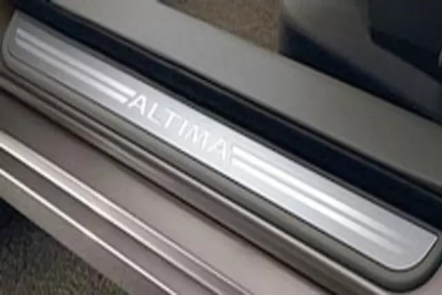 Door Sill Kick Plates, Aluminum, Front - Nissan (999M1-UT000GY)