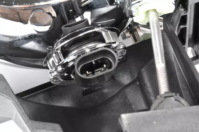 Headlamp Assembly - GM (15850351)