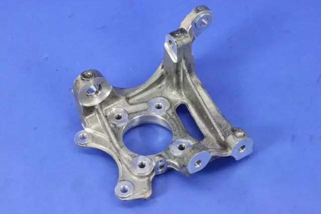 Rear Knuckle, Left - Alfa Romeo (68239944AA)