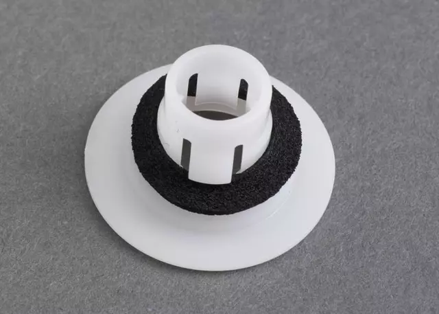 909130117 - Body: Rocker Molding Clip for Subaru: Legacy, Outback Image