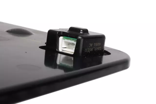 Driver Side Door Mirror Glass - GM (84819559)