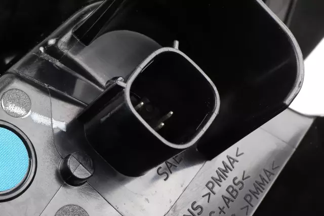 Rear Driver Side Stop Lamp - GM (85132583)